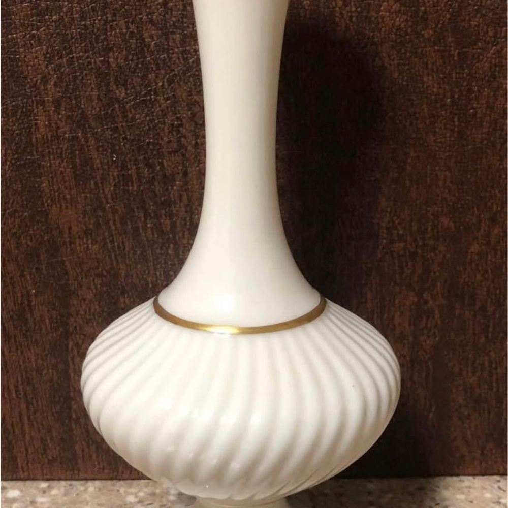 Lenox USA Porcelain Bud Vase With Swirl Beige And 24K Gold Rim and Trim 7”